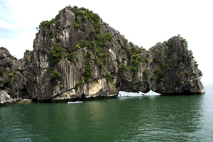 Yen Ngua (Saddle) Islet